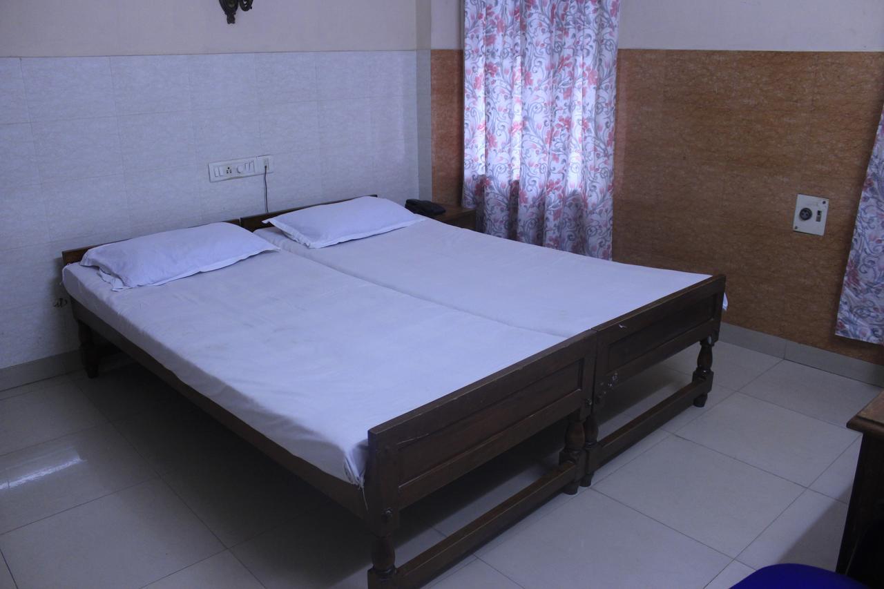 Hotel Sukhvas Thiruvananthapuram Kültér fotó